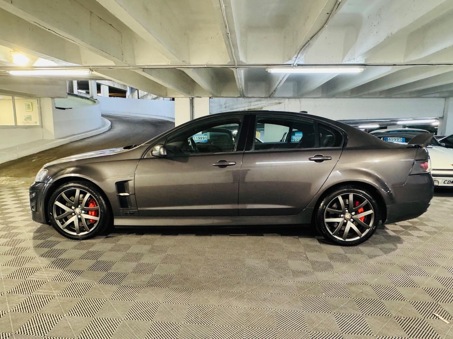 Used Vauxhall VXR8 2009 for sale - 76425621: Photo 2