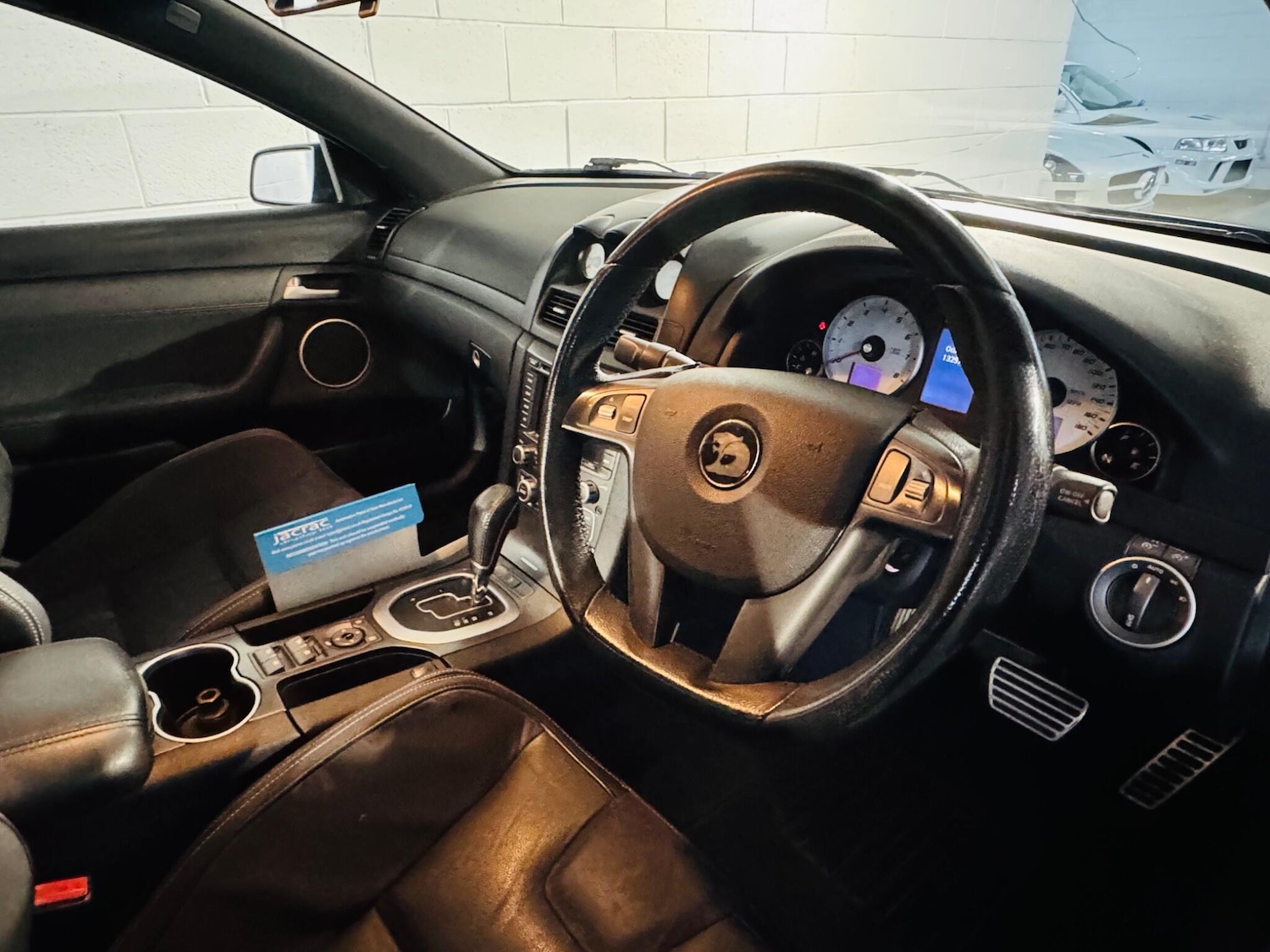 Used Vauxhall VXR8 2009 for sale - 76425621: Photo 8