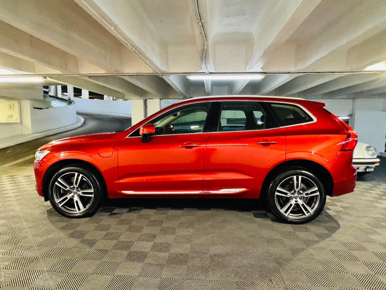 Used Volvo XC60 2020 for sale - 76613381: Photo 2