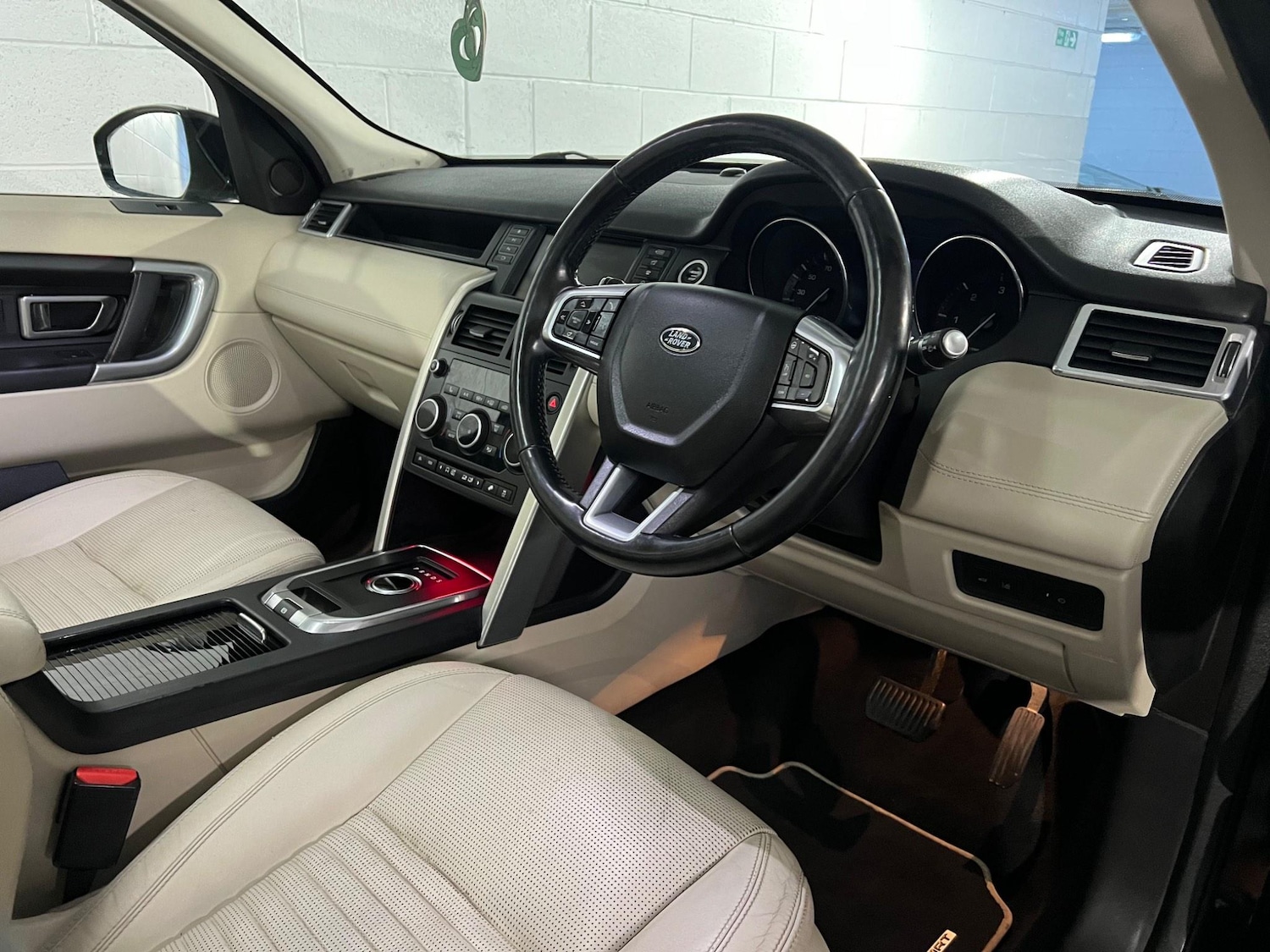 Used Land Rover Discovery Sport 2015 for sale - 76992748: Photo 9