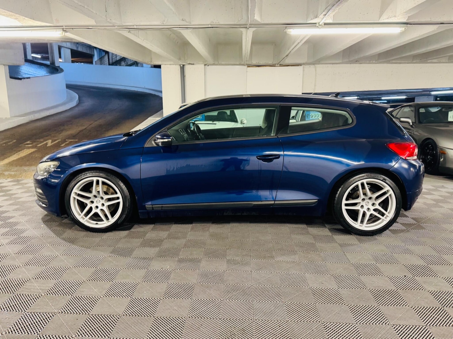 Used Volkswagen Scirocco 2009 for sale - 77279287: Photo 2