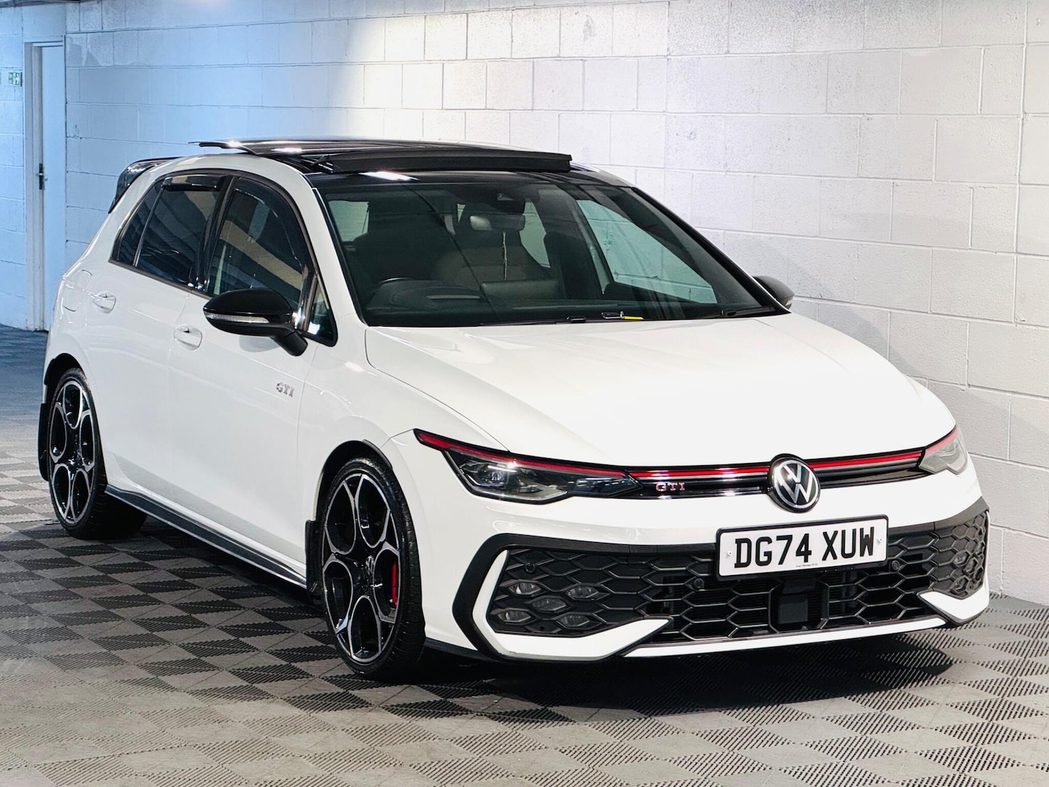 Used Volkswagen Golf 2024 for sale - 76759719: Photo 1