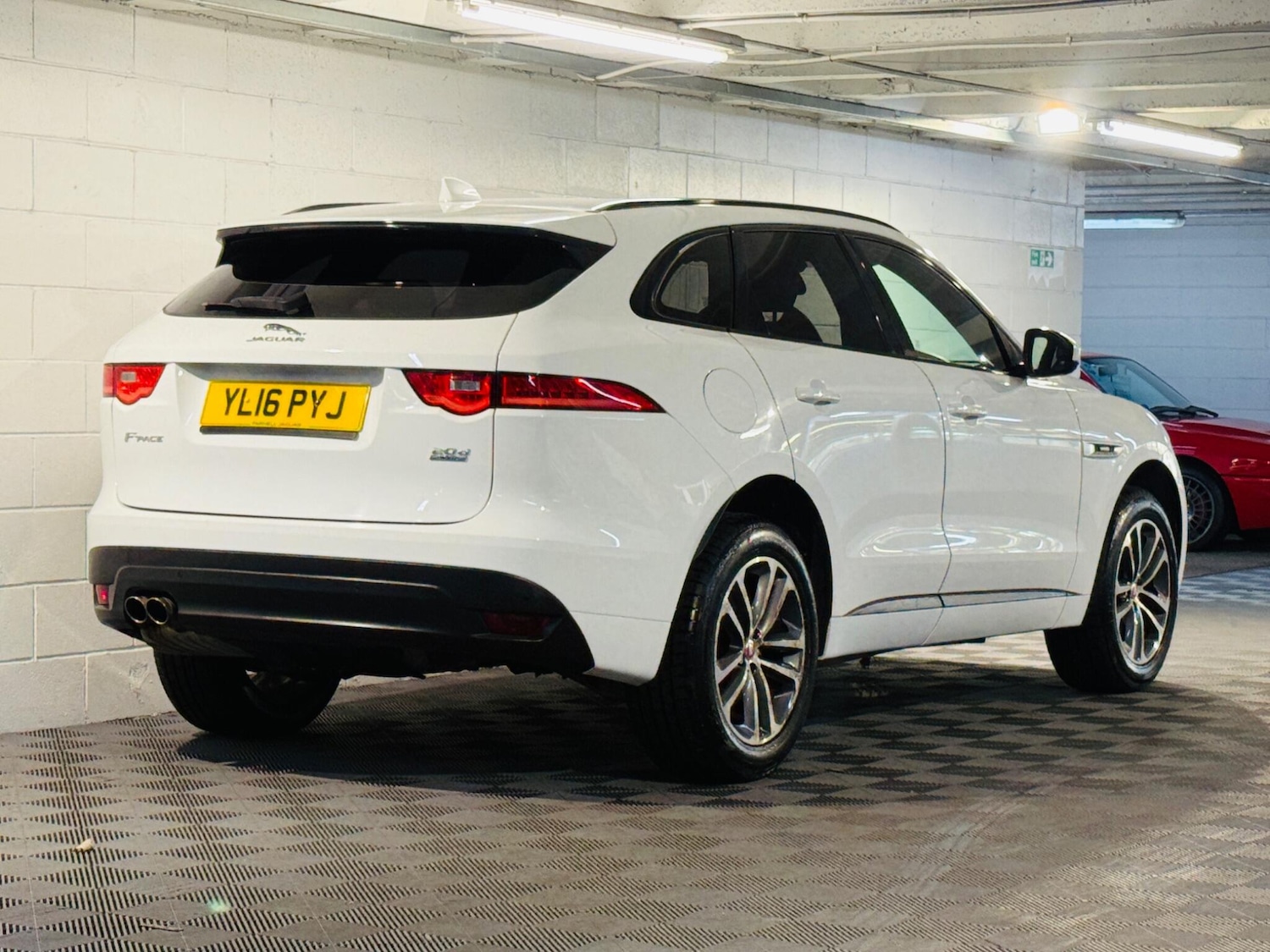 Used Jaguar F-Pace 2016 for sale - 75954196: Photo 4