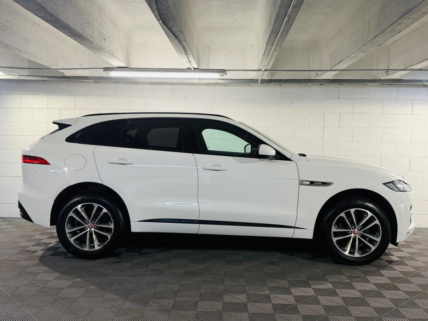 Used Jaguar F-Pace 2016 for sale - 75954196: Photo 5