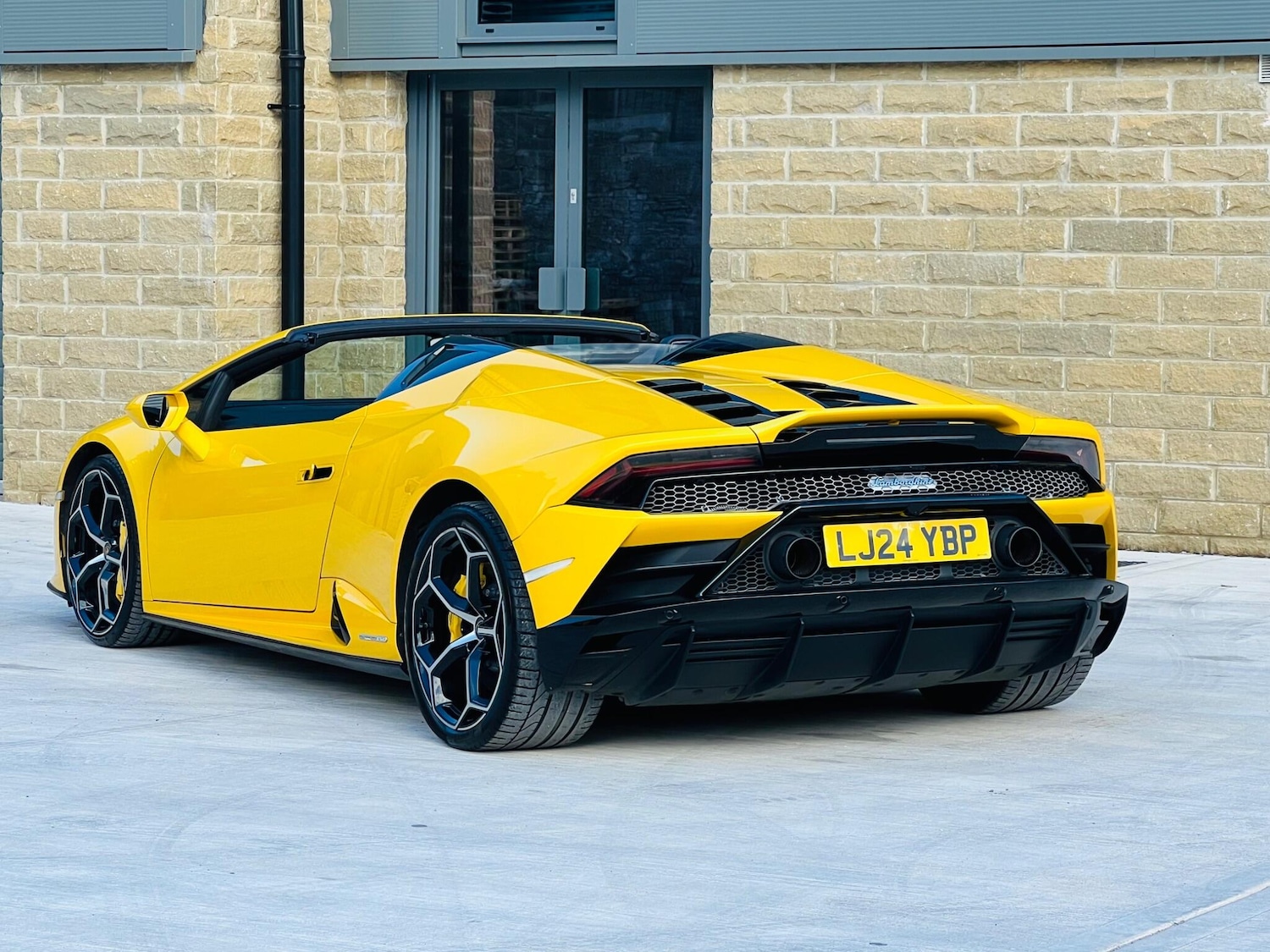 Used Lamborghini Huracan 2024 for sale - 76072324: Photo 4