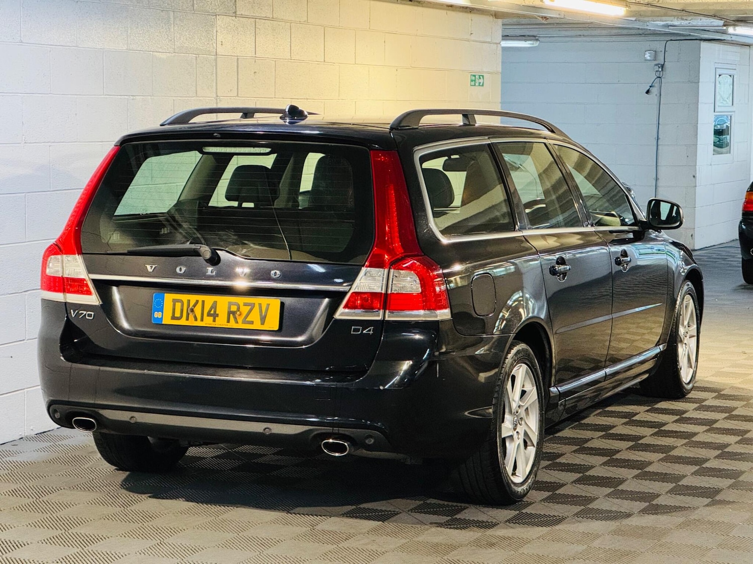 Used Volvo V70 2014 for sale - 77098107: Photo 4