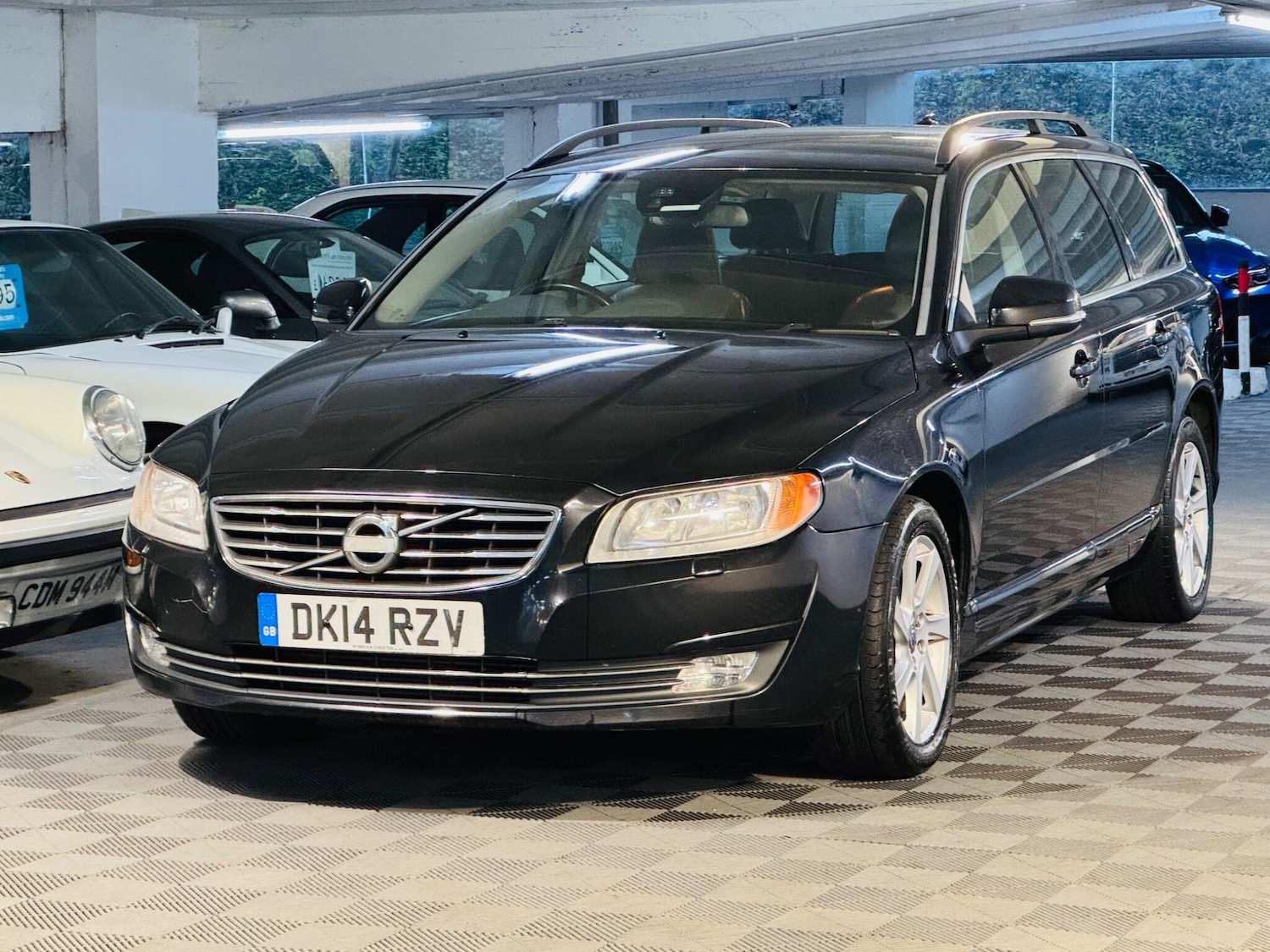 Used Volvo V70 2014 for sale - 77098107: Photo 6