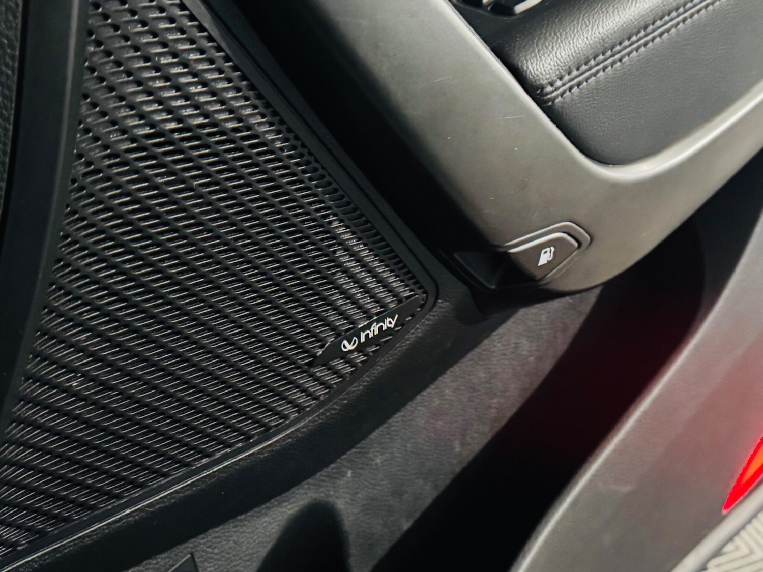 Used Hyundai Santa Fe 2017 for sale - 76989238: Photo 15