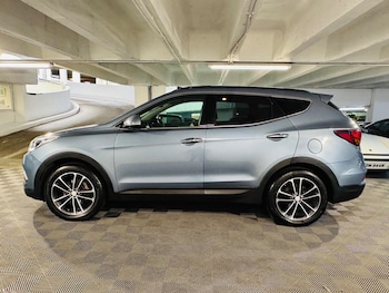 Used Hyundai Santa Fe 2017 for sale - 76989238: Photo