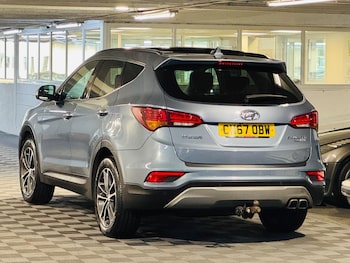 Used Hyundai Santa Fe 2017 for sale - 76989238: Photo