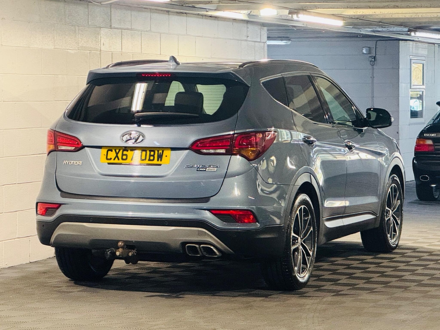 Used Hyundai Santa Fe 2017 for sale - 76989238: Photo 4