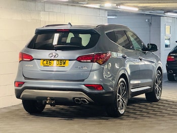 Used Hyundai Santa Fe 2017 for sale - 76989238: Photo