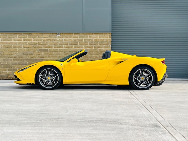Used Ferrari F8 Spider 2020 for sale - 75553151: Photo 2