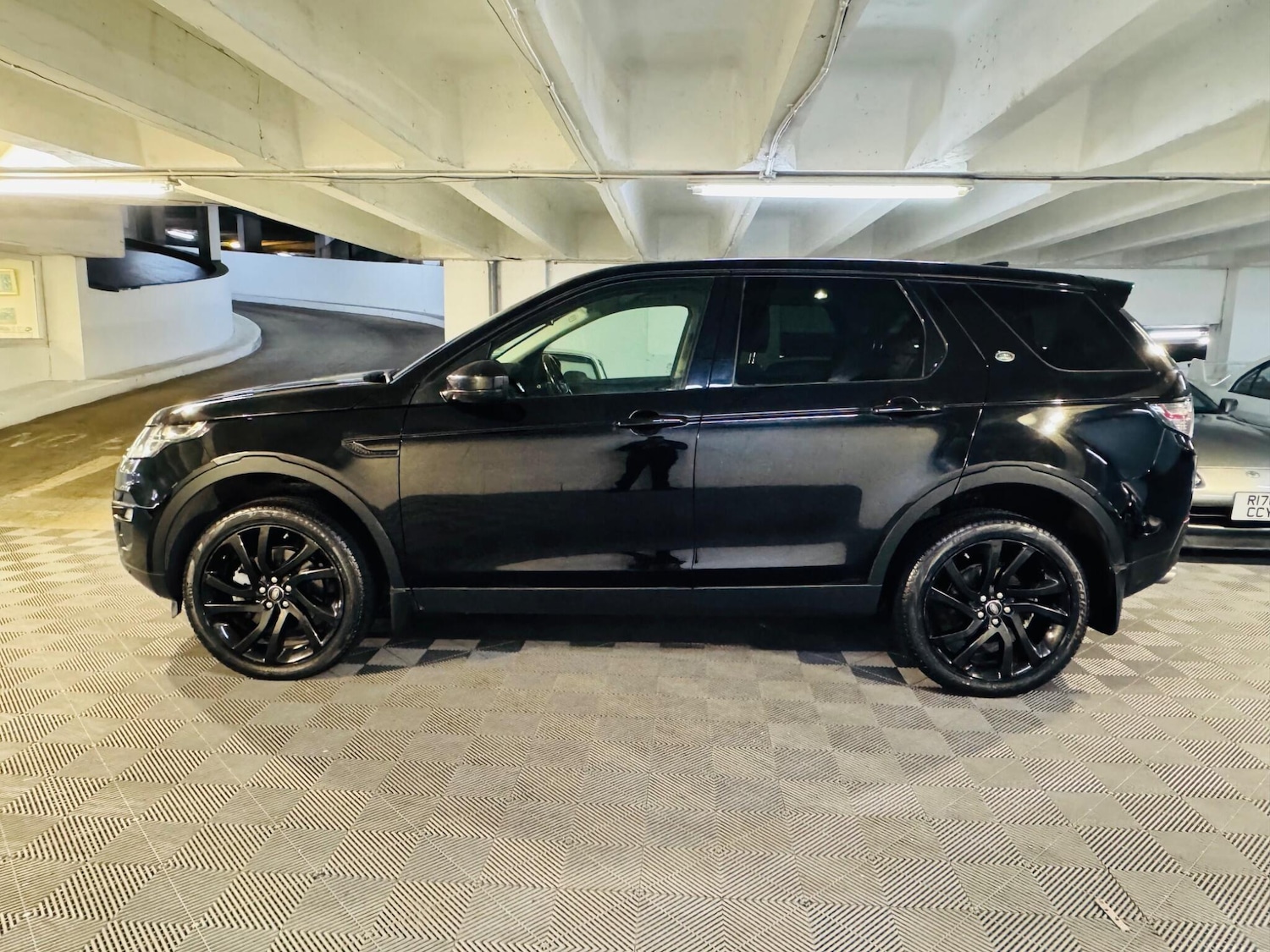 Used Land Rover Discovery Sport 2019 for sale - 77066911: Photo 2