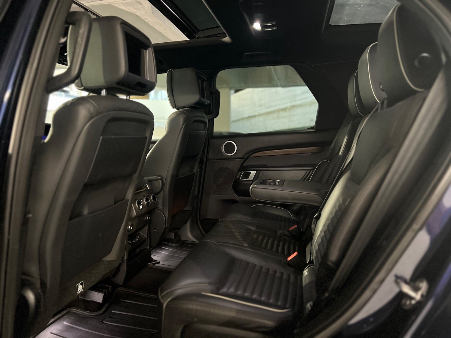 Used Land Rover Discovery 2018 for sale - 76993219: Photo 15