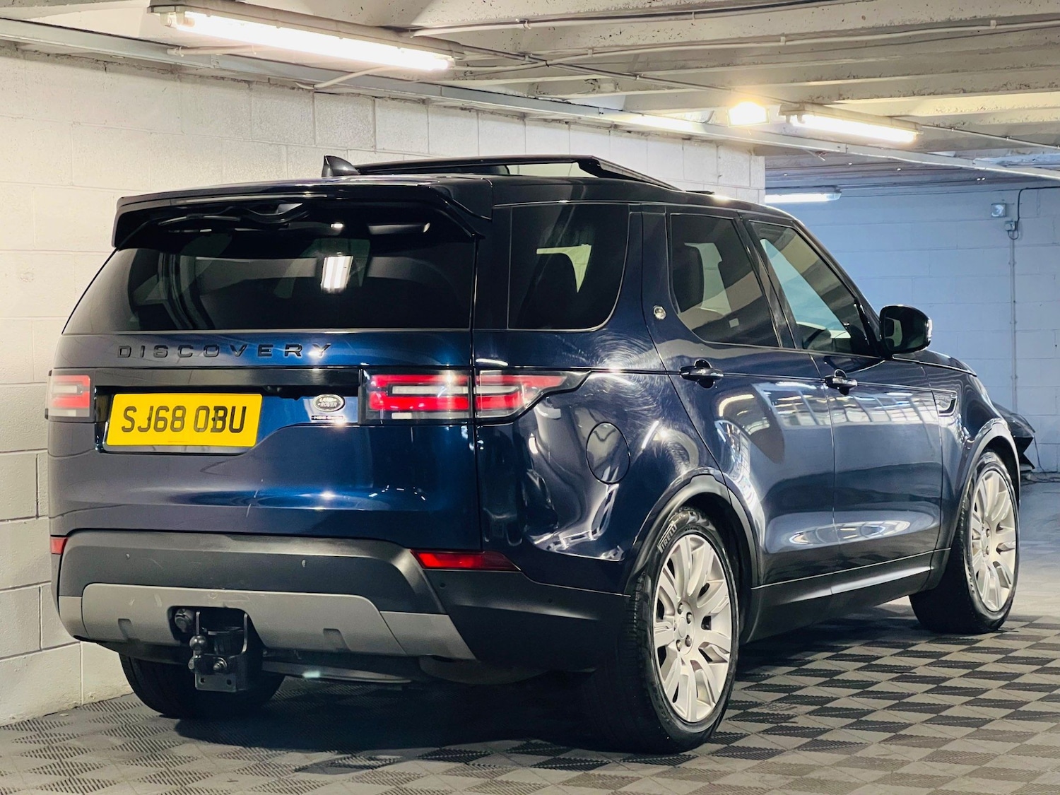 Used Land Rover Discovery 2018 for sale - 76993219: Photo 4