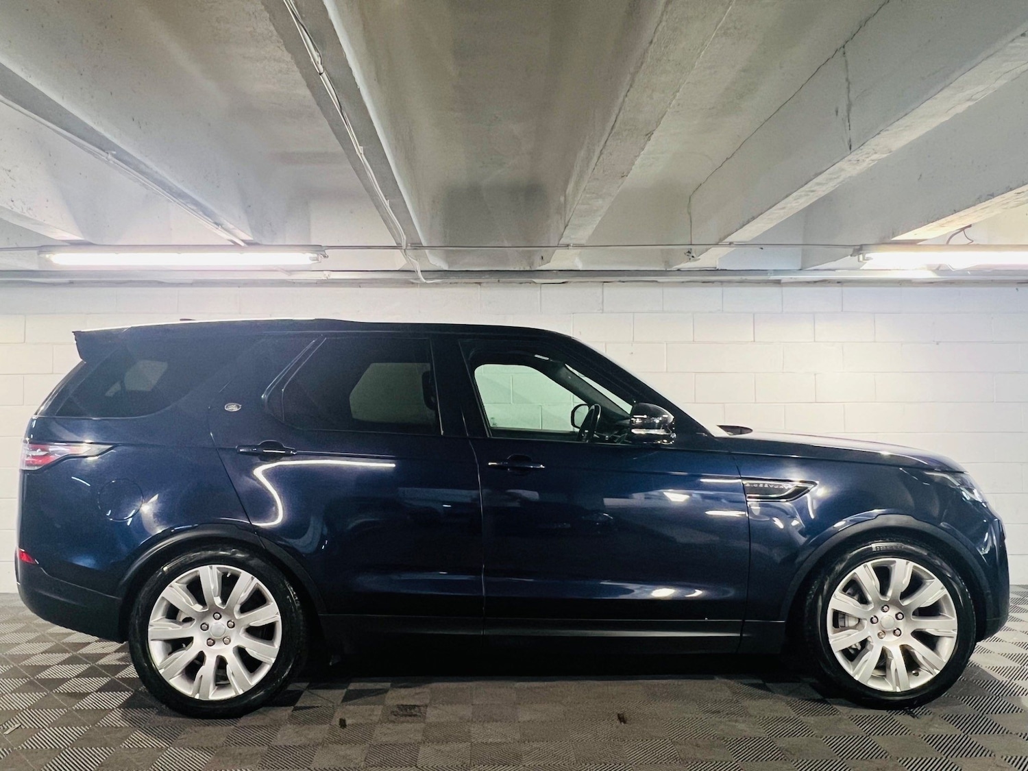 Used Land Rover Discovery 2018 for sale - 76993219: Photo 5