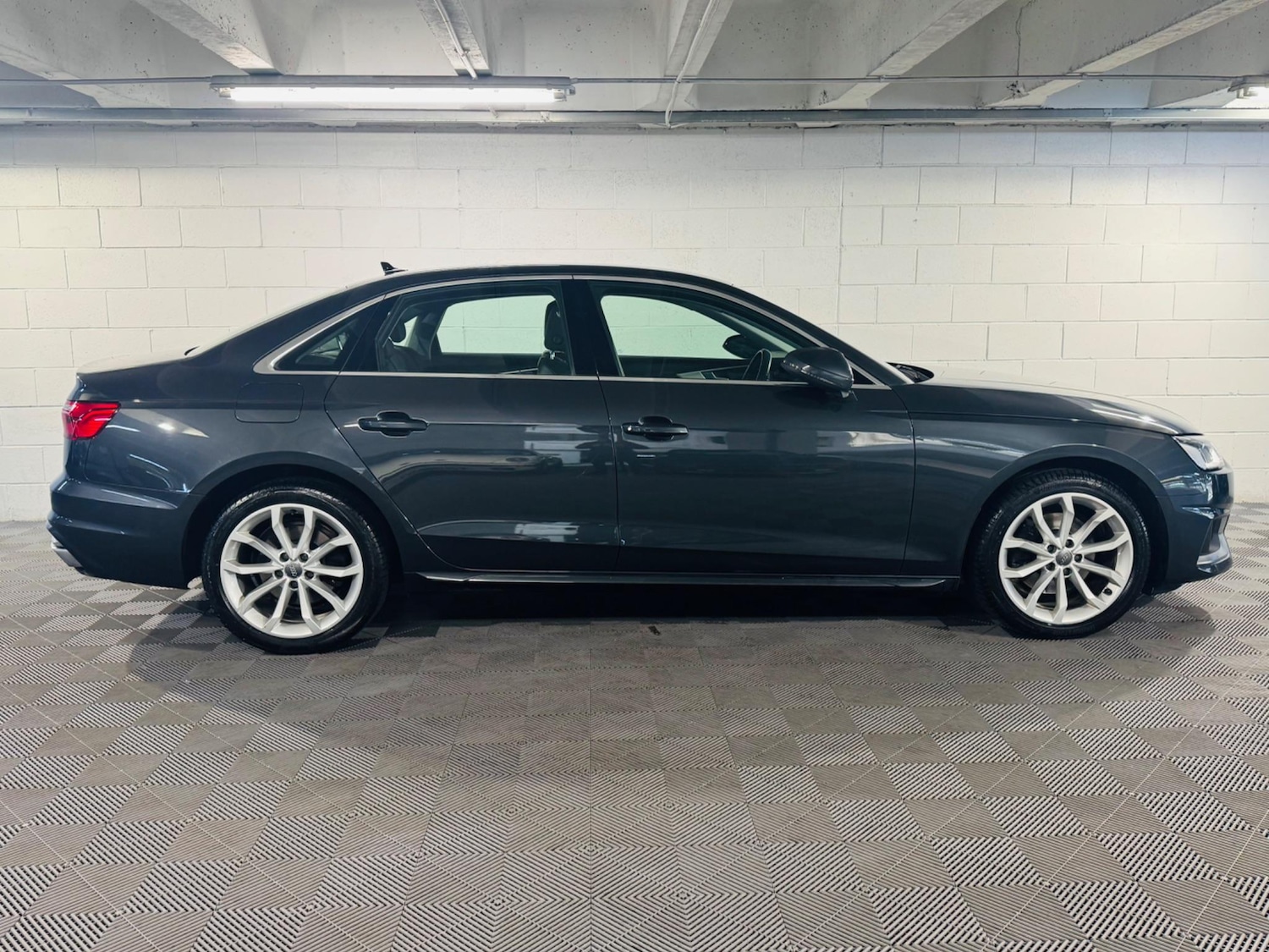 Used Audi A4 2020 for sale - 76997122: Photo 5