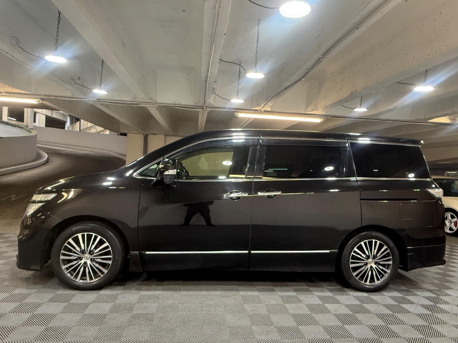 Used Nissan Elgrand 2026 for sale - 77203683: Photo 2