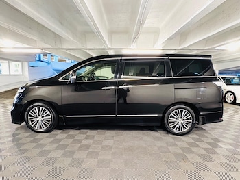 Used Nissan Elgrand 2014 for sale - 77203683: Photo