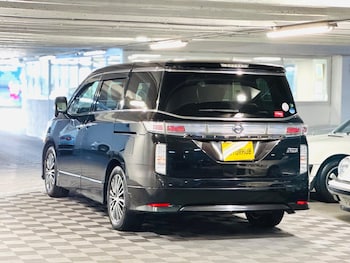 Used Nissan Elgrand 2014 for sale - 77203683: Photo