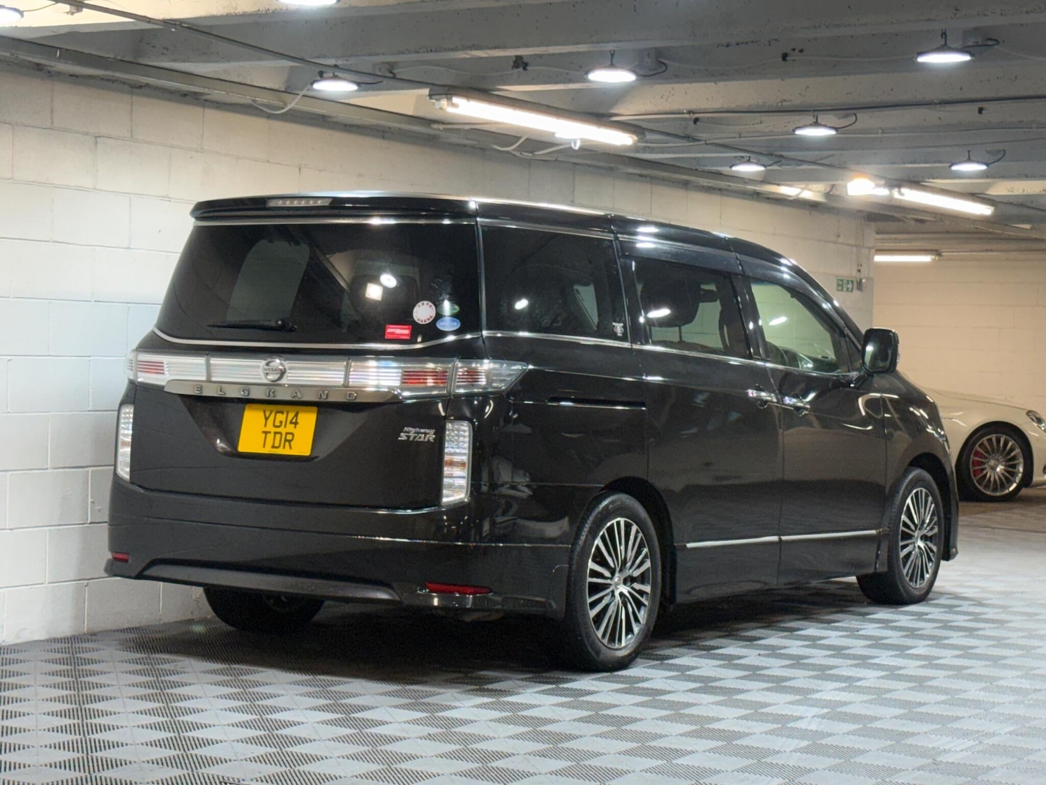 Used Nissan Elgrand 2026 for sale - 77203683: Photo 4
