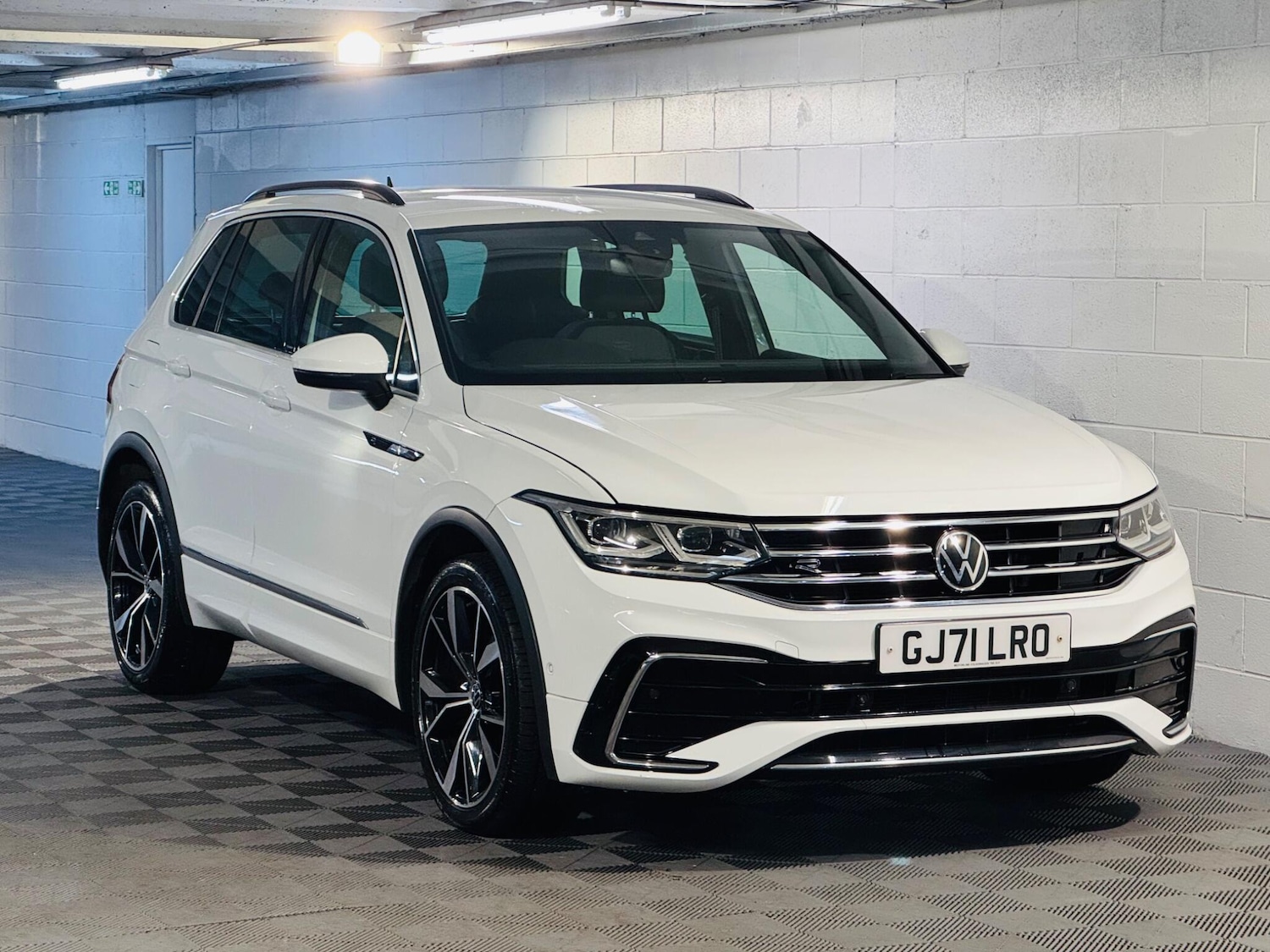 Used Volkswagen Tiguan 2021 for sale - 76715389: Photo 1