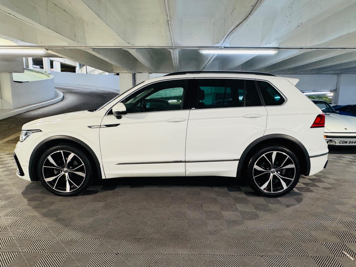 Used Volkswagen Tiguan 2021 for sale - 76715389: Photo 2