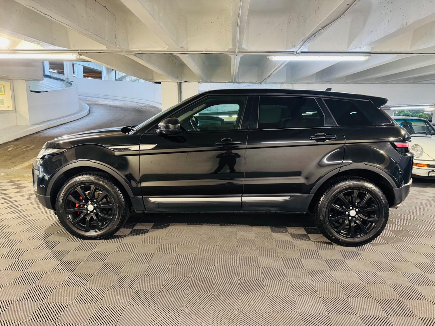 Used Land Rover Range Rover Evoque 2015 for sale - 76440930: Photo 2