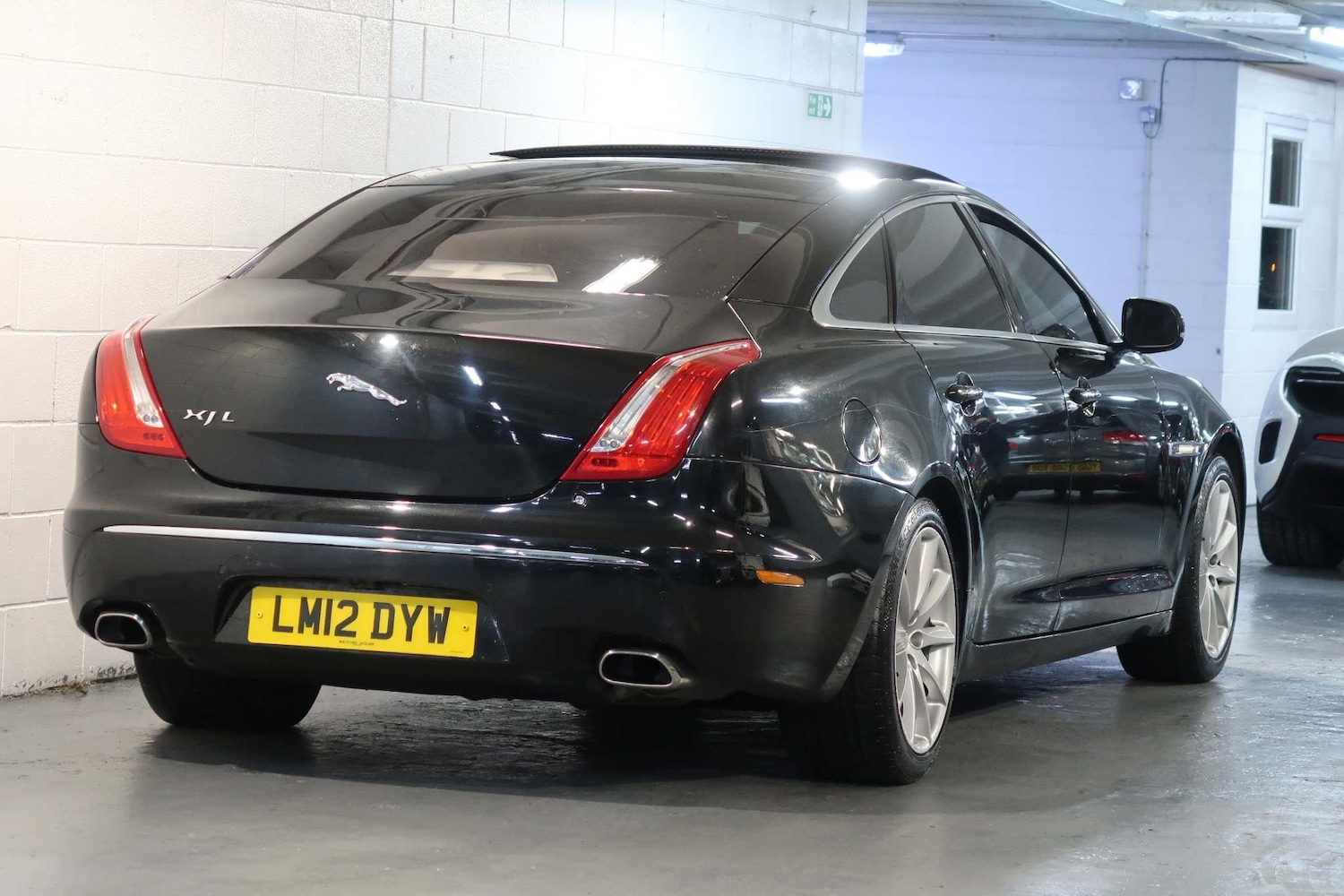 Used Jaguar XJ 2012 for sale - 76988223: Photo 4
