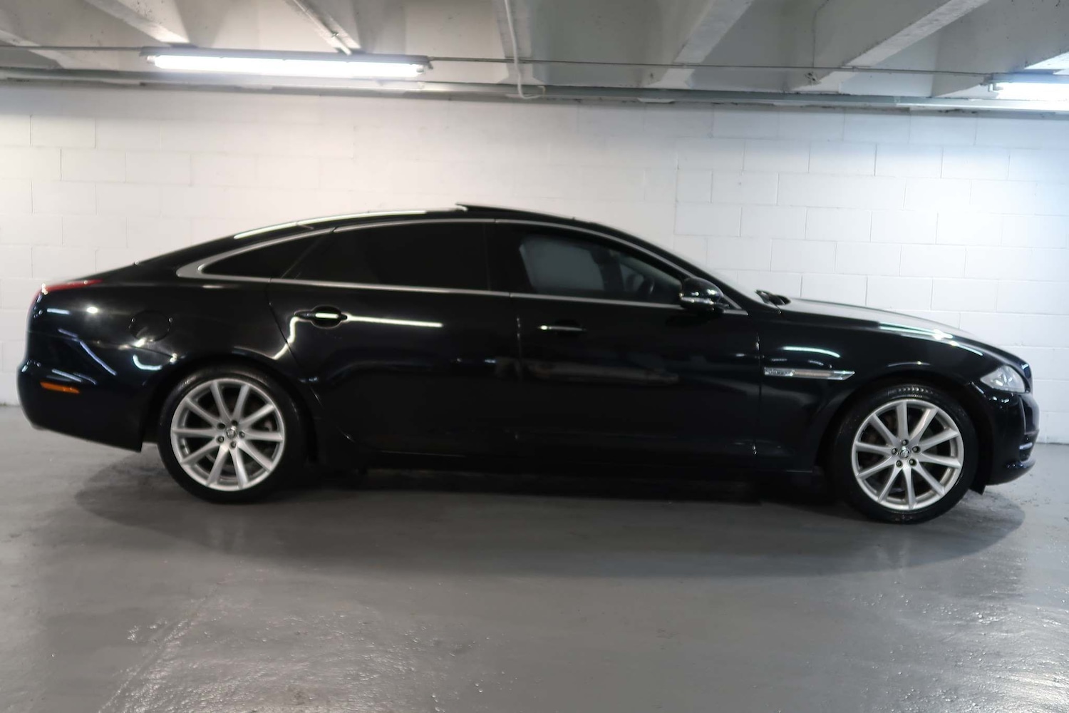 Used Jaguar XJ 2012 for sale - 76988223: Photo 5