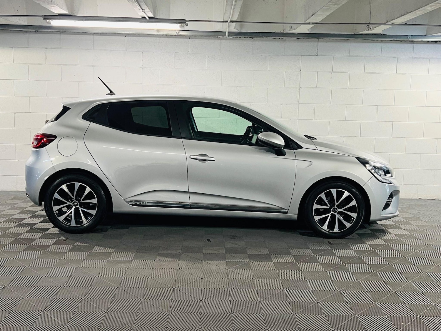 Used Renault Clio 2020 for sale - 76990743: Photo 5