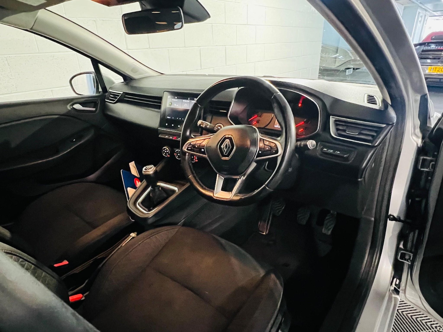 Used Renault Clio 2020 for sale - 76990743: Photo 8