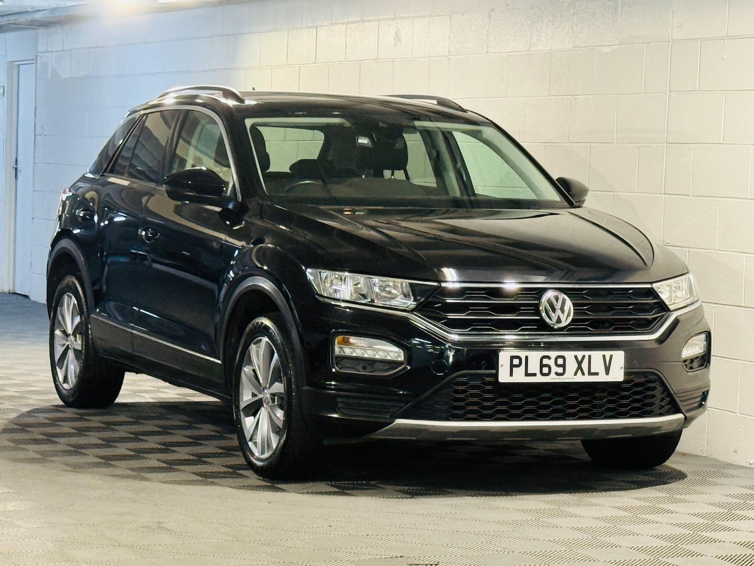 Used Volkswagen T-Roc 2019 for sale - 76109786: Photo 1