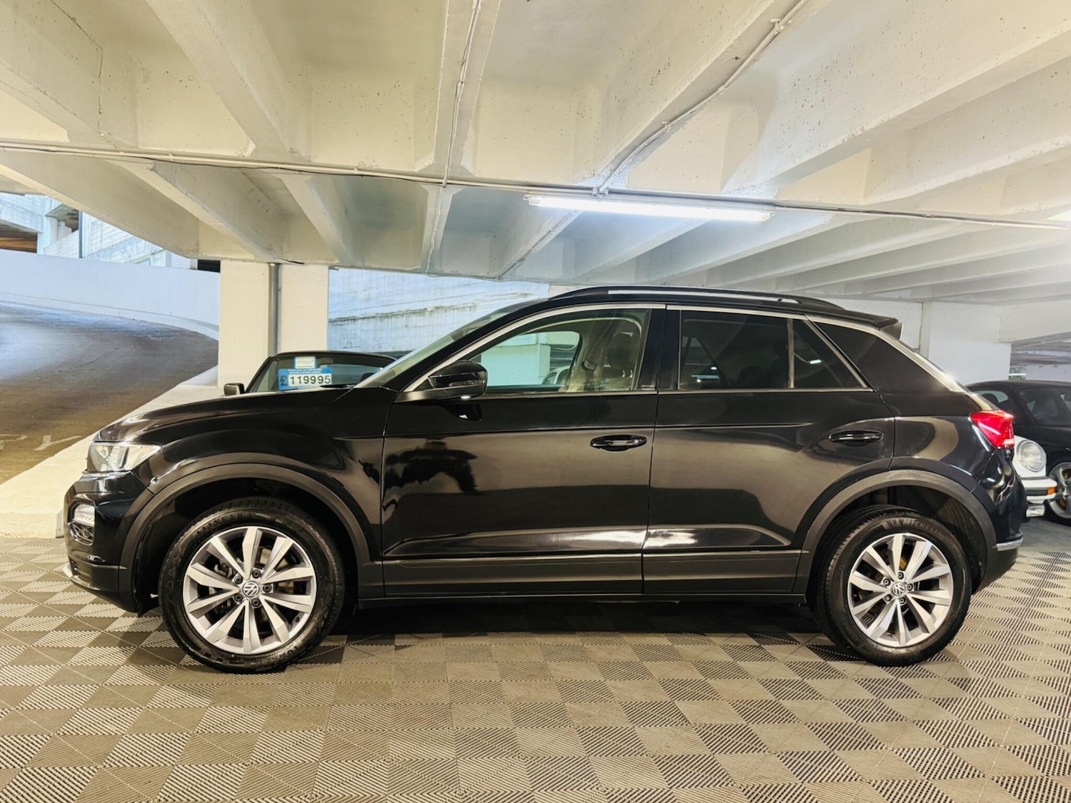 Used Volkswagen T-Roc 2019 for sale - 76109786: Photo 2
