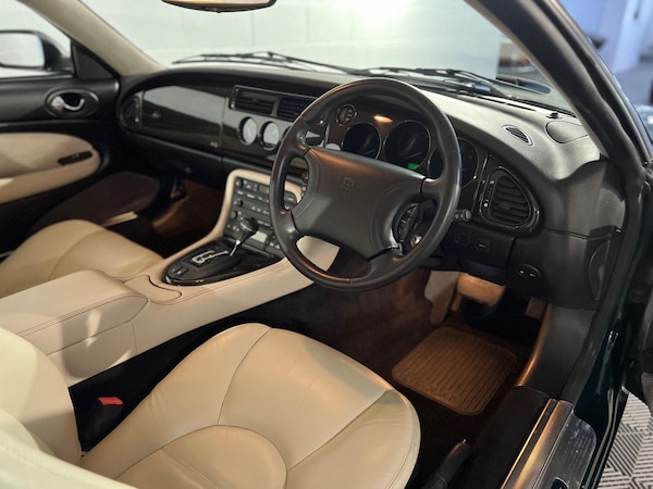 Used Jaguar XK8 1998 for sale - 73133447: Photo 8