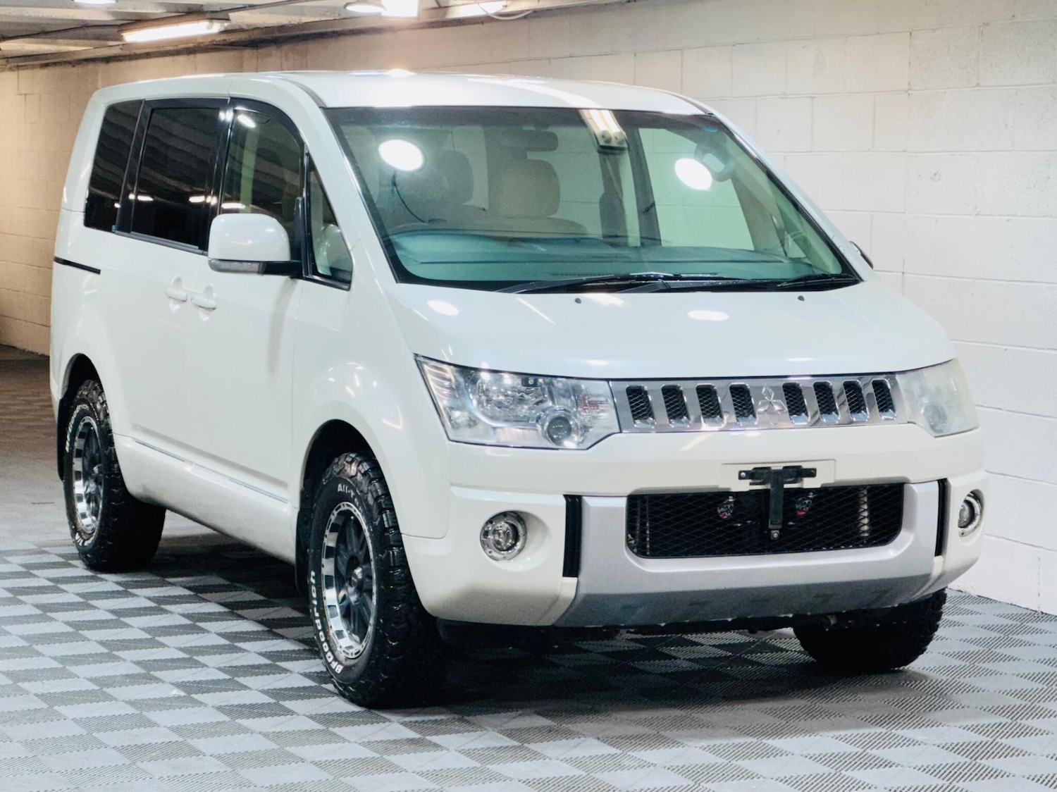 Used Mitsubishi Delica for sale - 77345198: Photo 1