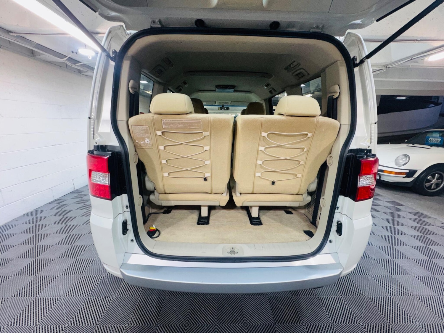 Used Mitsubishi Delica for sale - 77345198: Photo 11