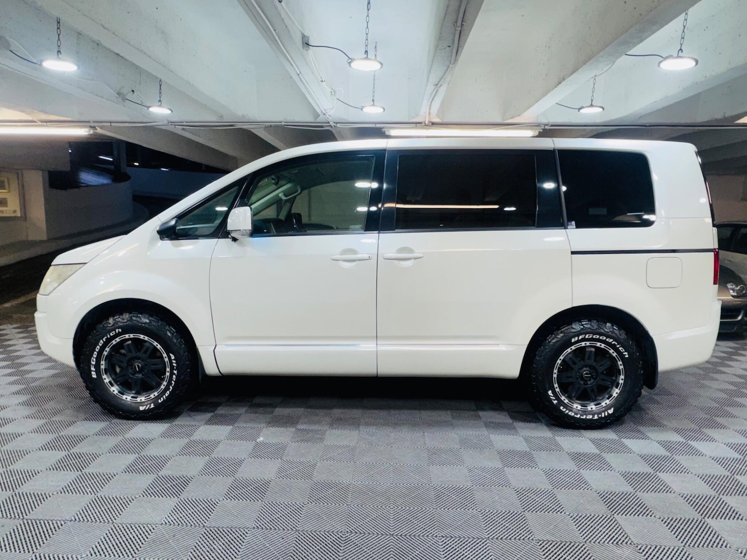 Used Mitsubishi Delica for sale - 77345198: Photo 2
