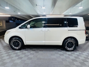 Used Mitsubishi Delica 2010 for sale - 77345198: Photo