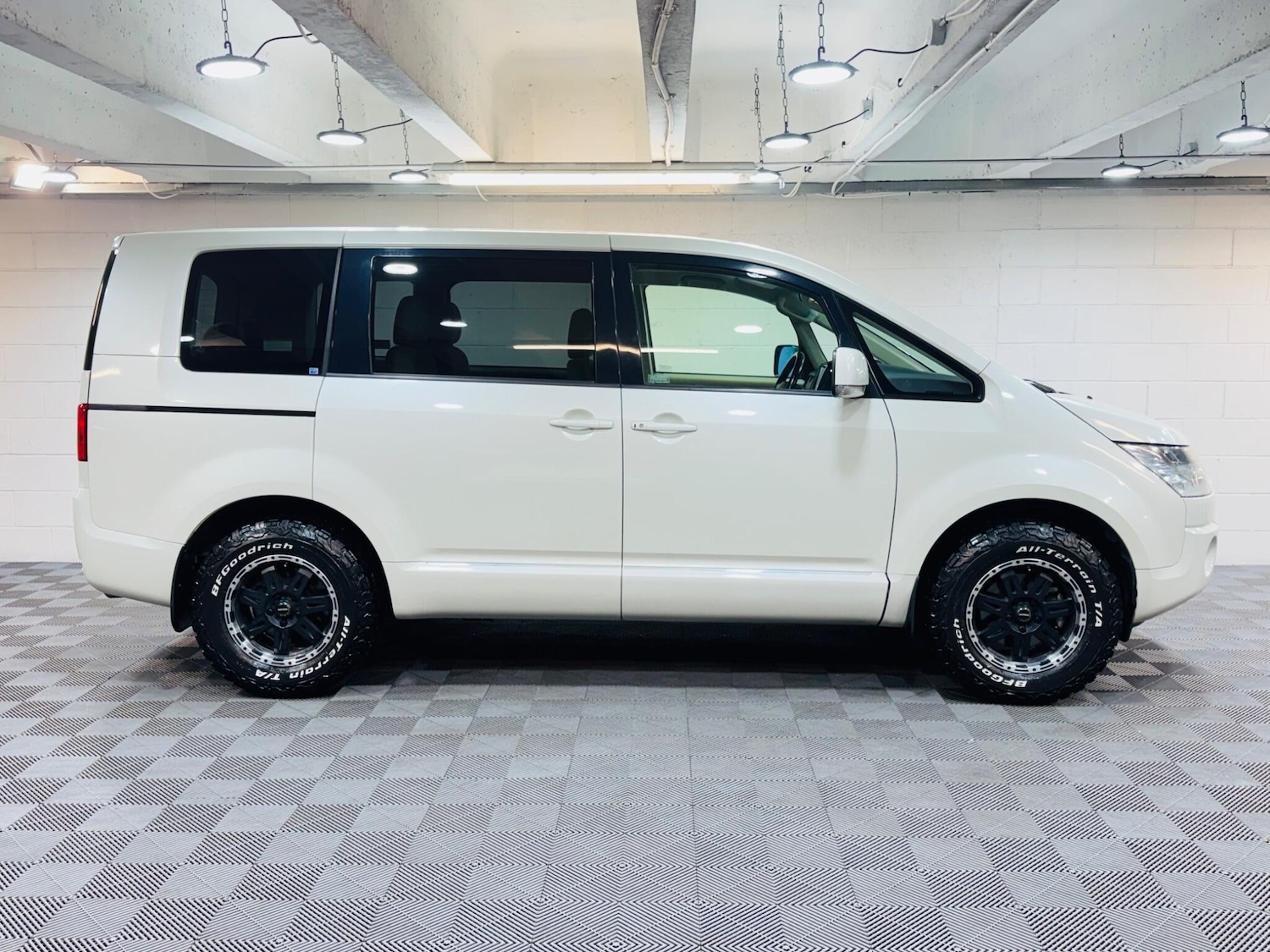 Used Mitsubishi Delica for sale - 77345198: Photo 5