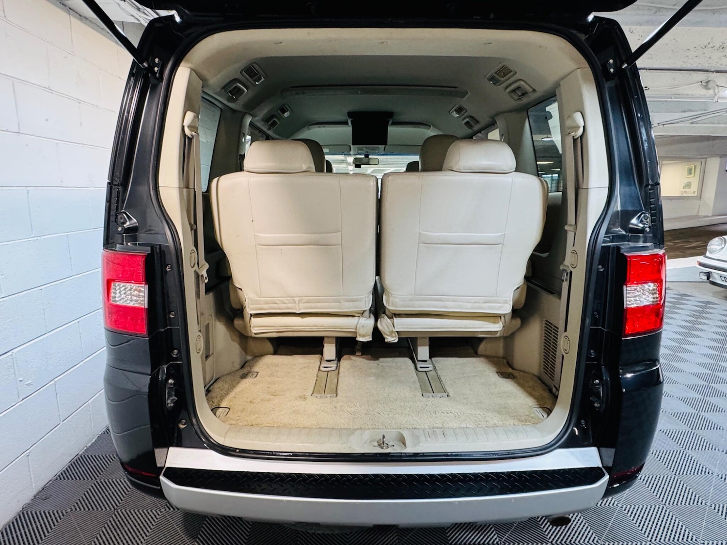 Used Mitsubishi Delica for sale - 77345542: Photo 14