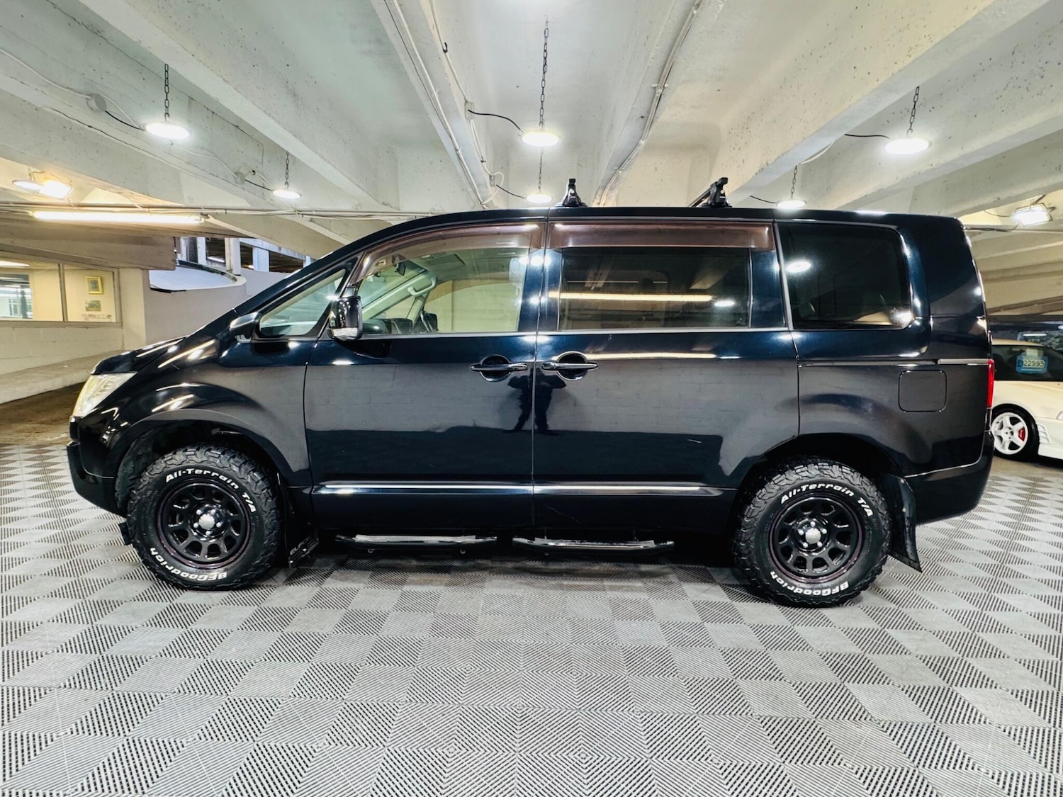 Used Mitsubishi Delica for sale - 77345542: Photo 2