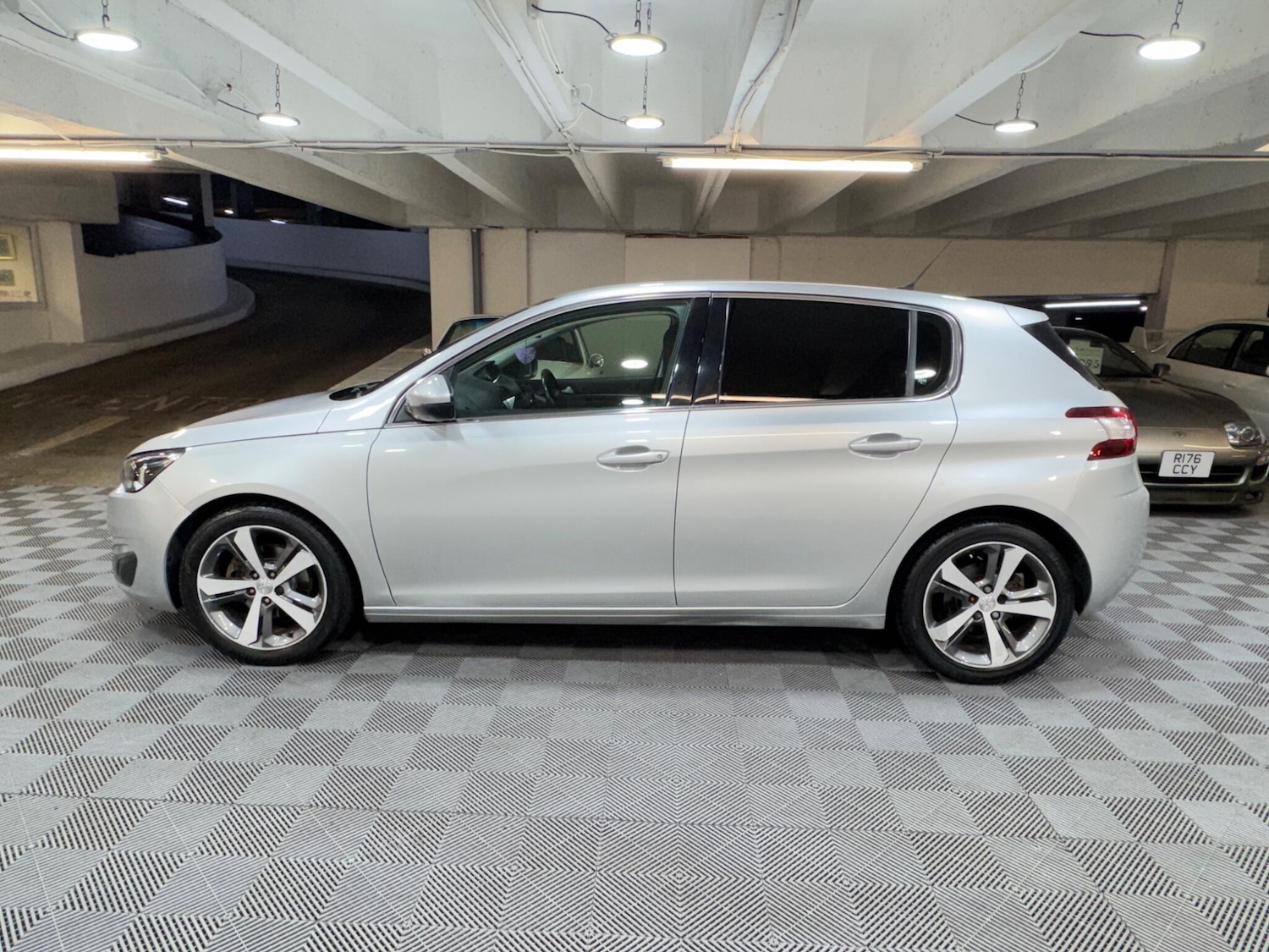 Used Peugeot 308 2017 for sale - 77412011: Photo 2