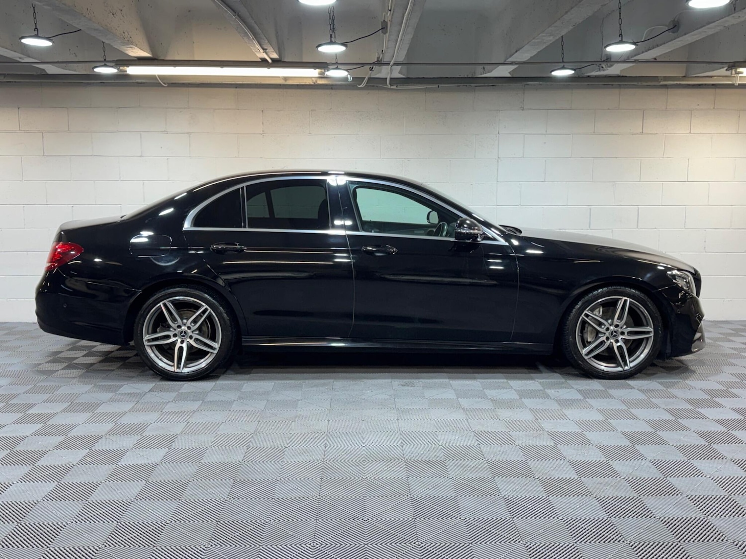 Used Mercedes-Benz E Class for sale - 77510073: Photo 3