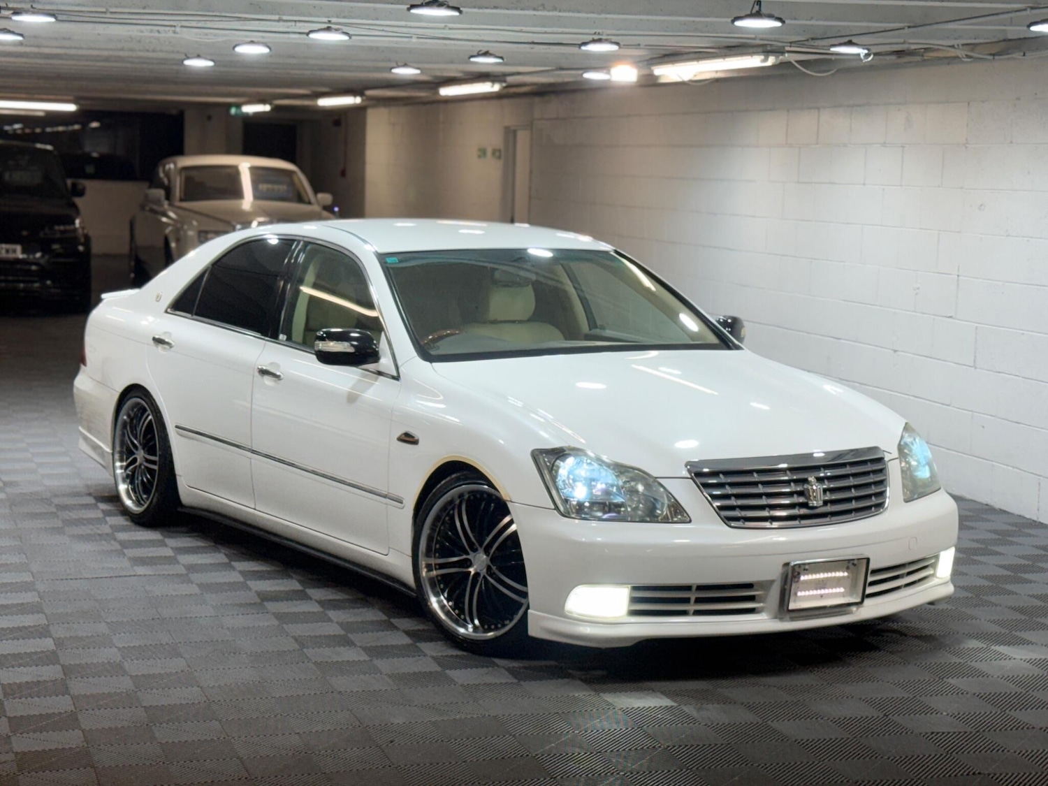 Used Toyota Crown for sale - 77344793: Photo 15