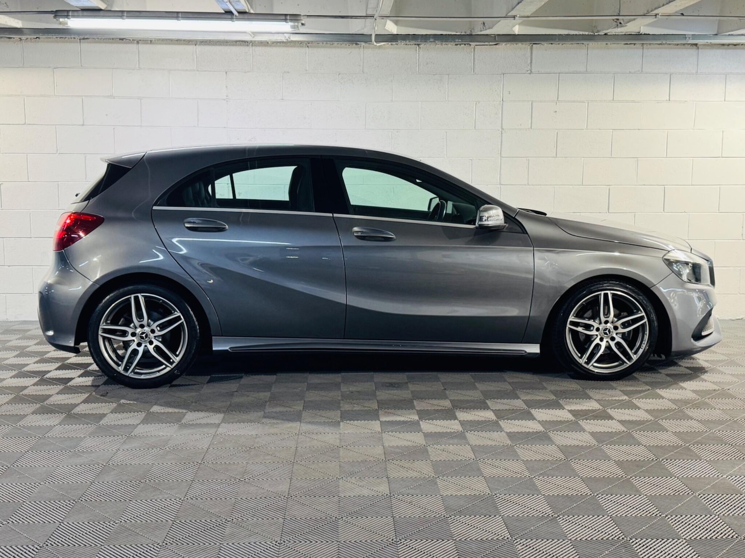 Used Mercedes-Benz A-Class 2017 for sale - 76802248: Photo 5