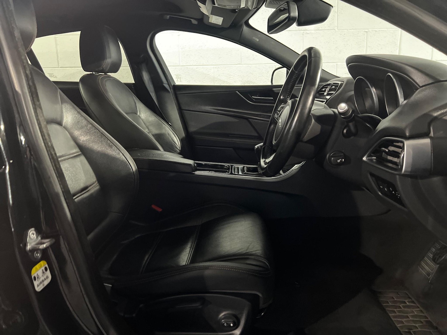 Used Jaguar XE 2016 for sale - 76992617: Photo 7