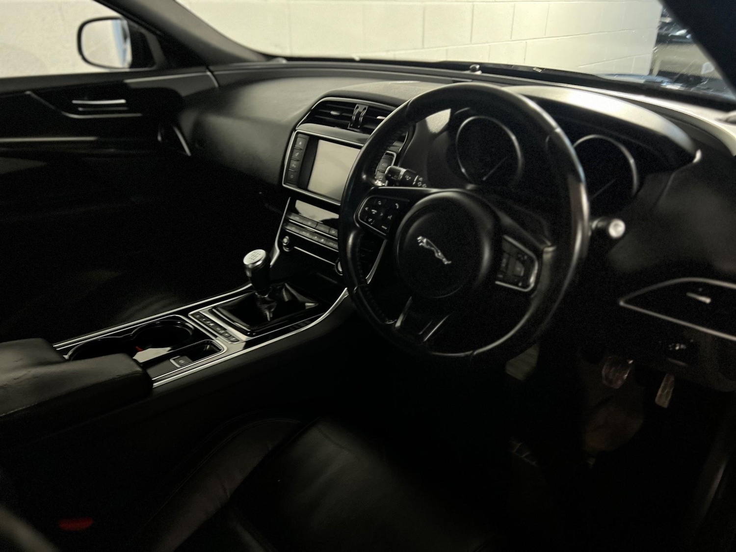 Used Jaguar XE 2016 for sale - 76992617: Photo 8