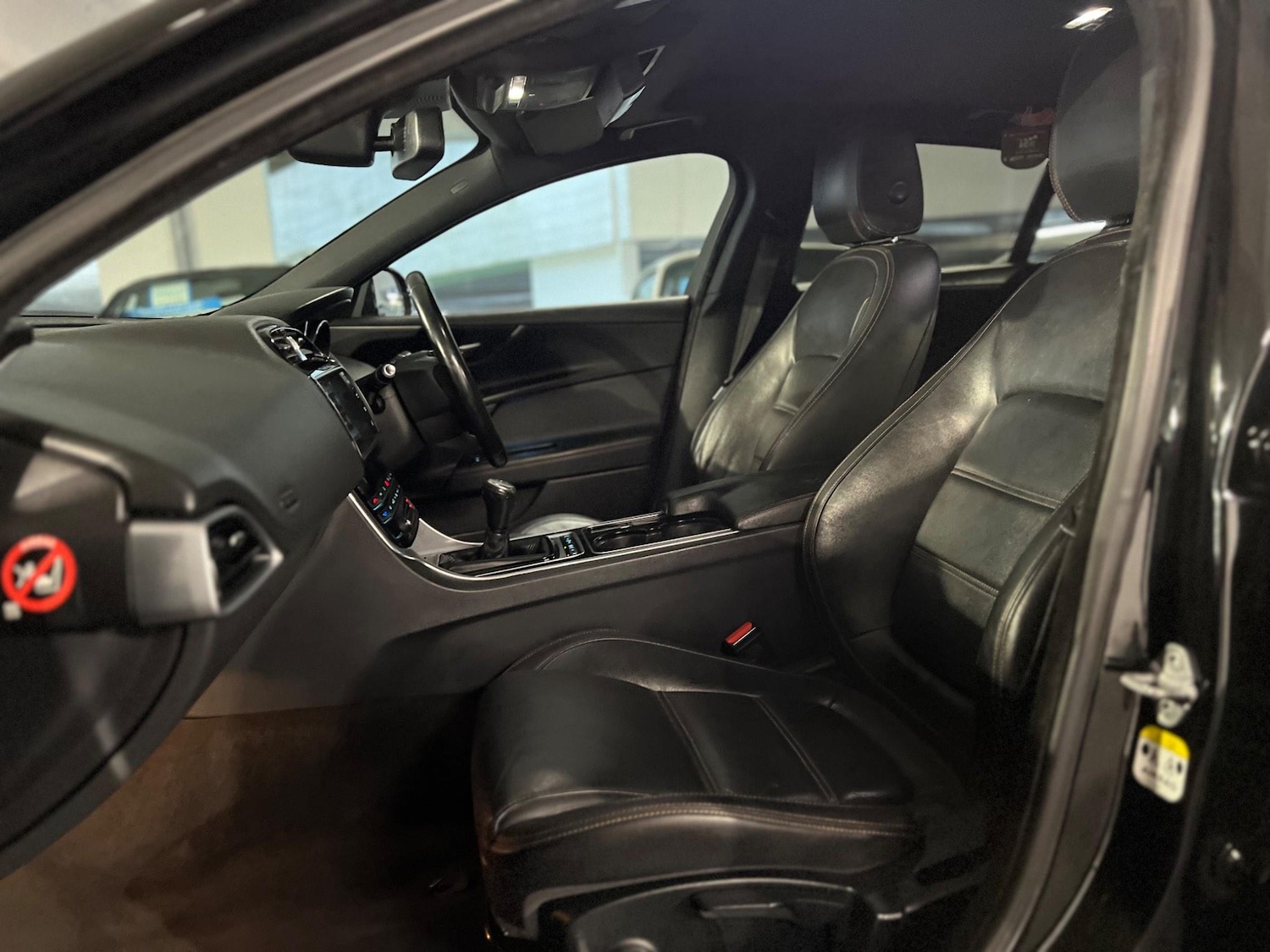 Used Jaguar XE 2016 for sale - 76992617: Photo 9